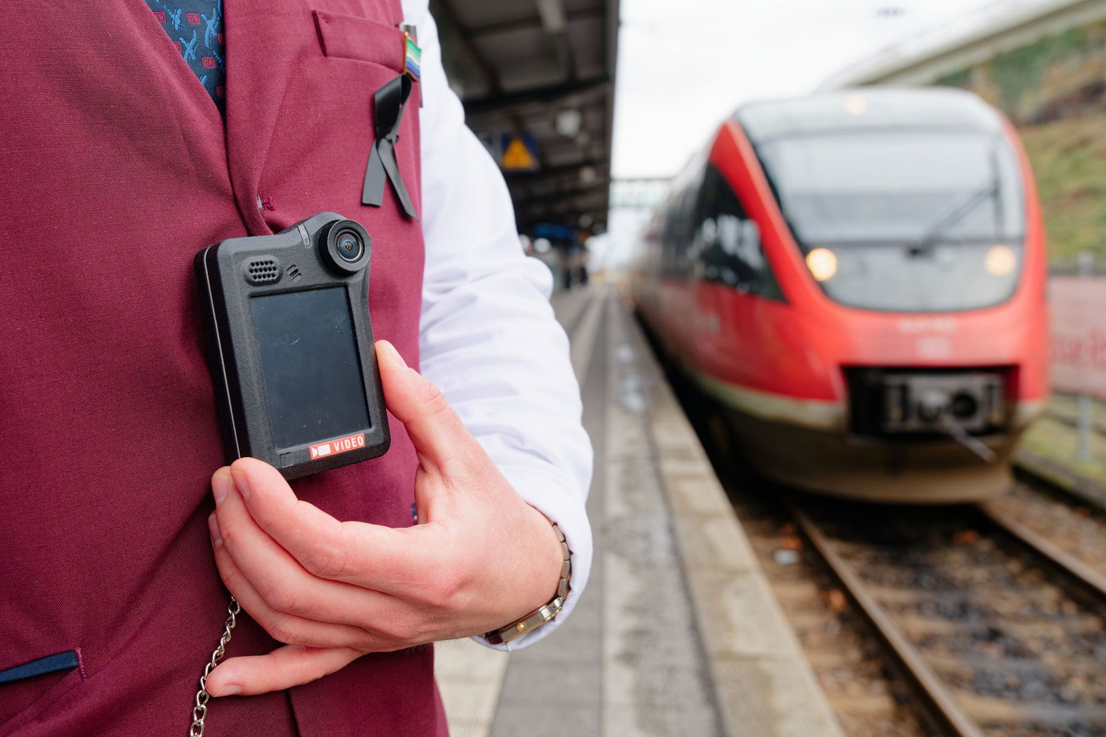 Bei der DB Regio kommen bereits Bodycams zum Einsatz. (Archivbild)