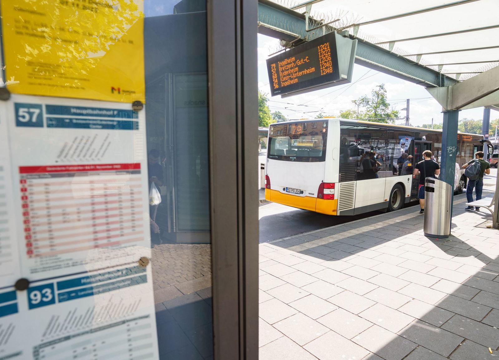 Manche Verkehrsbetriebe richten einen Notfahrplan ein. (Symbolbild)