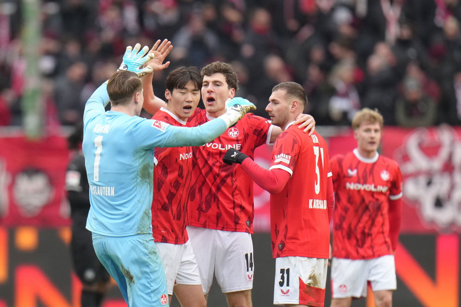Erleichterter Jubel bei den Spielern des FCK nach dem Abpfiff.