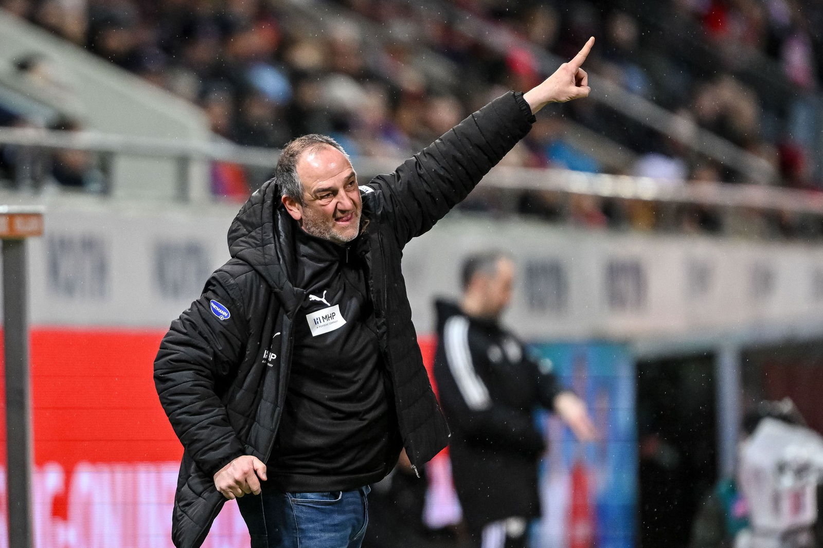 Frank Schmidt erkämpfte sich mit seinen Heidenheimern einen Punkt gegen den VfB Stuttgart.