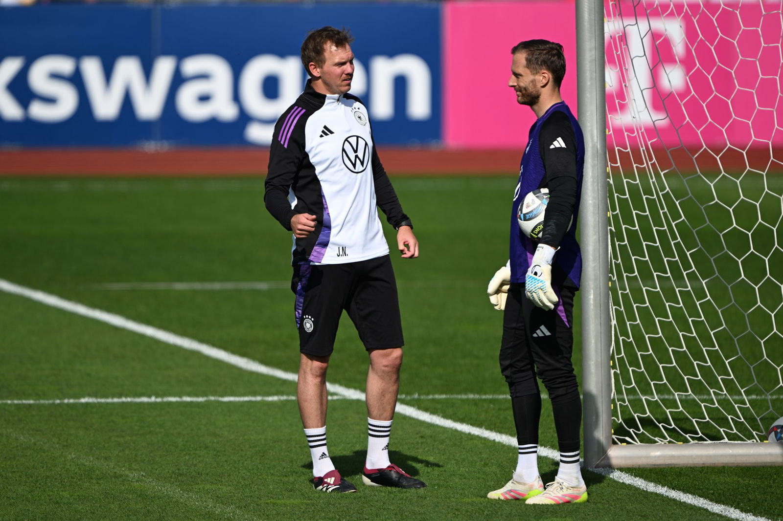 Julian Nagelsmann (l) mit Oliver Baumann. Wir der Hoffenheimer nun auch der WM-Torwart des Bundestrainers? (Archivbild)