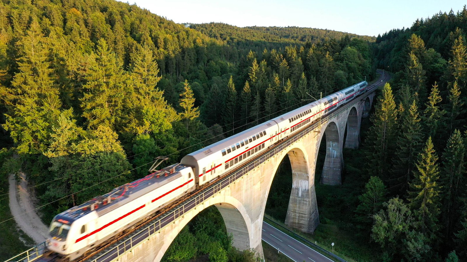 Bis Ende 2026 fährt weiterhin jeder zweite IC nur bis Singen. (Foto-Archiv)