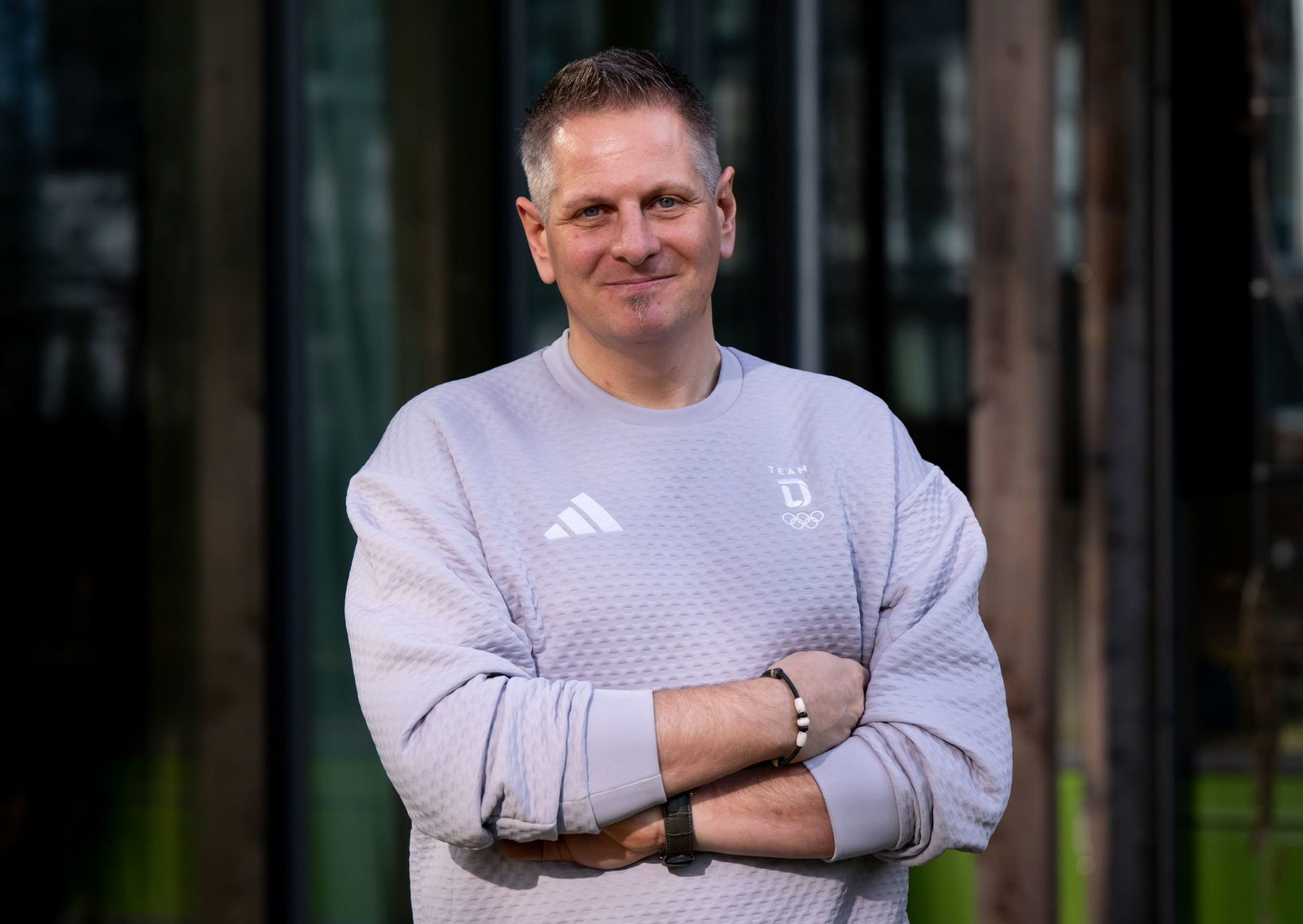 Bat nach den jüngsten Berichten und Ermittlungen der Staatsanwaltschaft um Freistellung vom DAV: Der Sportliche Leiter Hermann Gruber. (Archivbild)