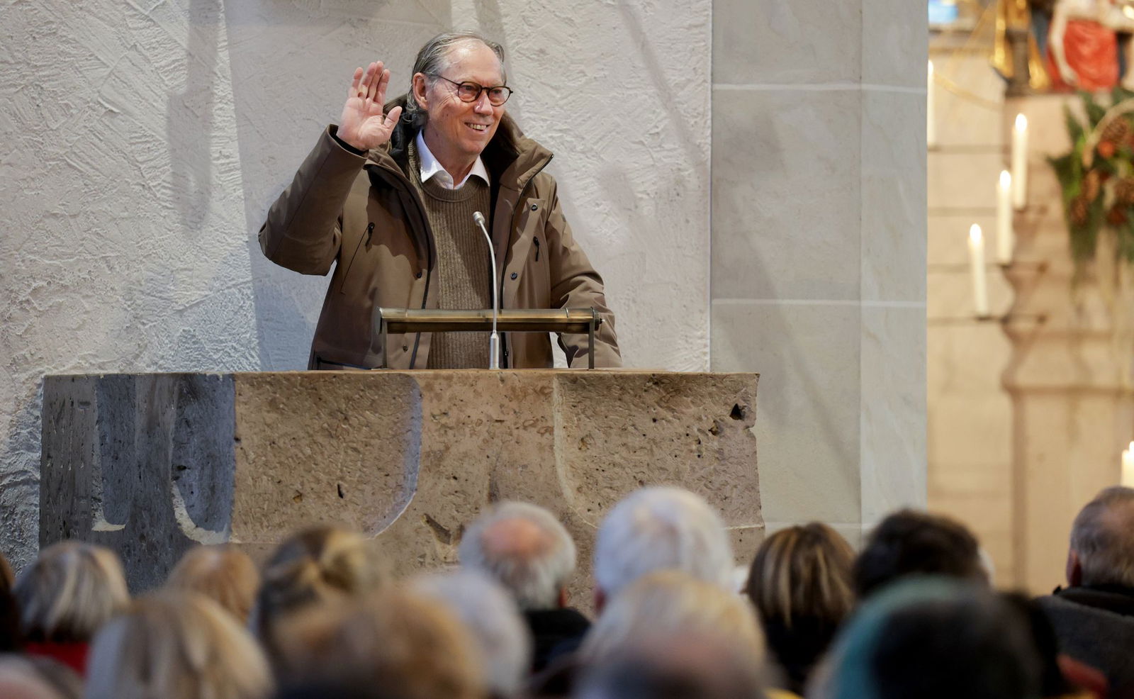 Der Schönheitschirurg hielt die Fastenpredigt. 