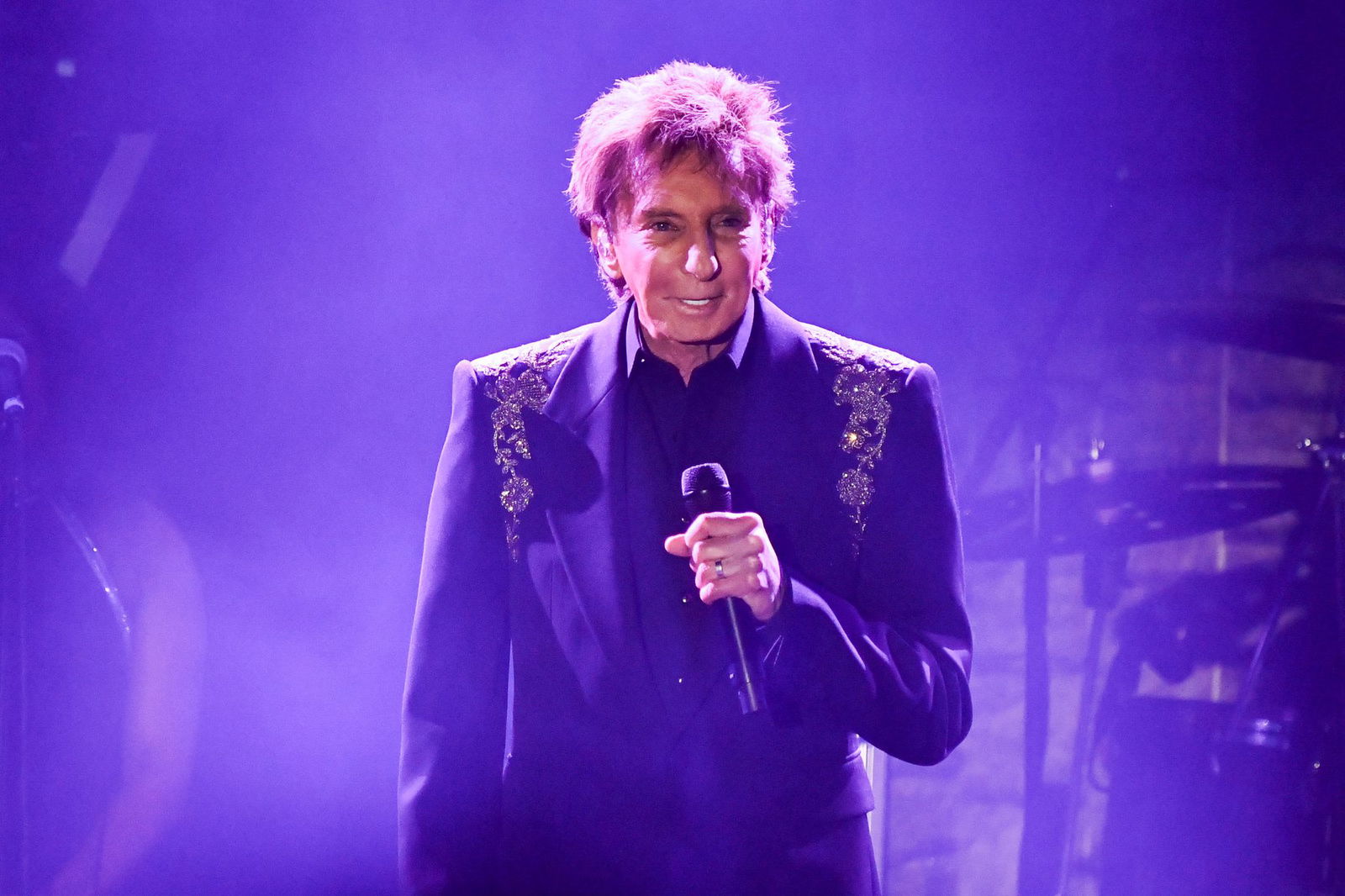 Barry Manilow muss weitere Konzerte absagen. (Archivbild)