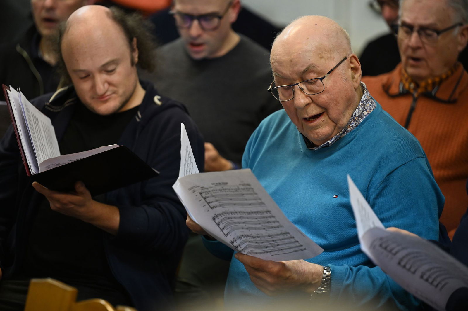 Über ihre Kinder sind einige Väter zum Männerchor gekommen.