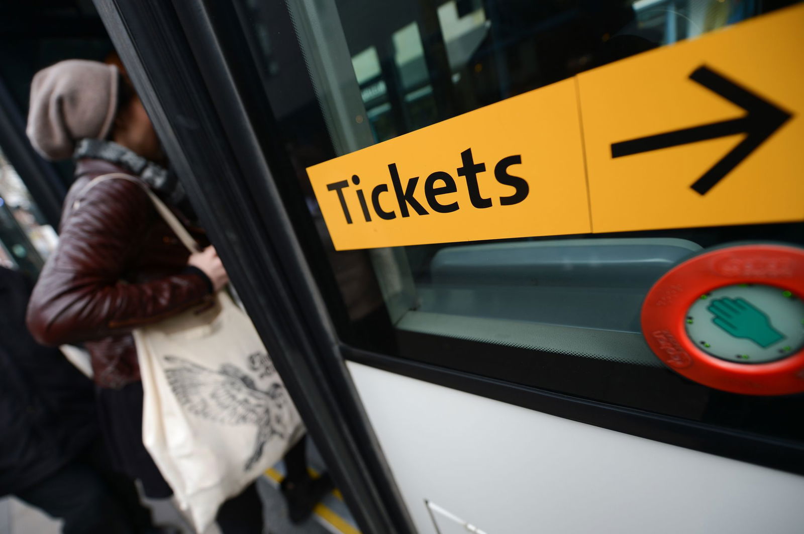 Mal den Bus nehmen, statt ins Auto zu steigen - für mehr Nachhaltigkeit. (Symbolfoto)