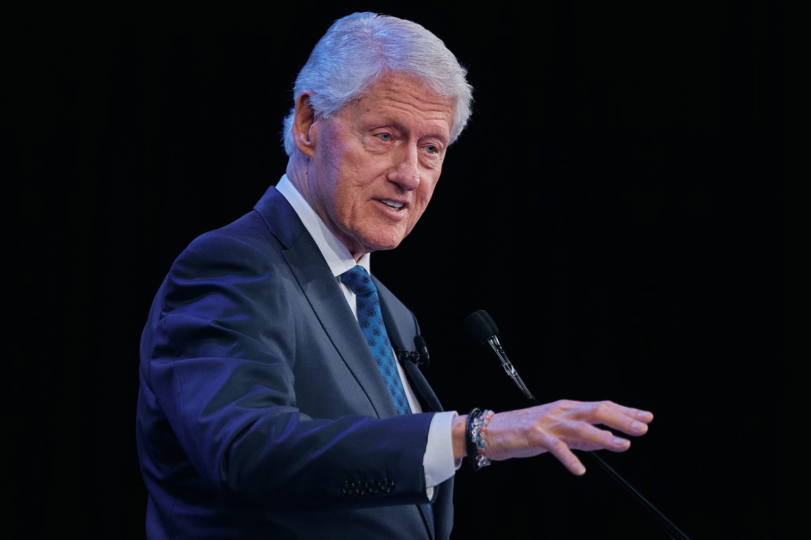Nach Ex-Außenministerin Hillary Clinton sagt nun ihr Mann, der frühere US-Präsident Bill Clinton vor einem Ausschuss des US-Kongresses aus. (Archivbild)