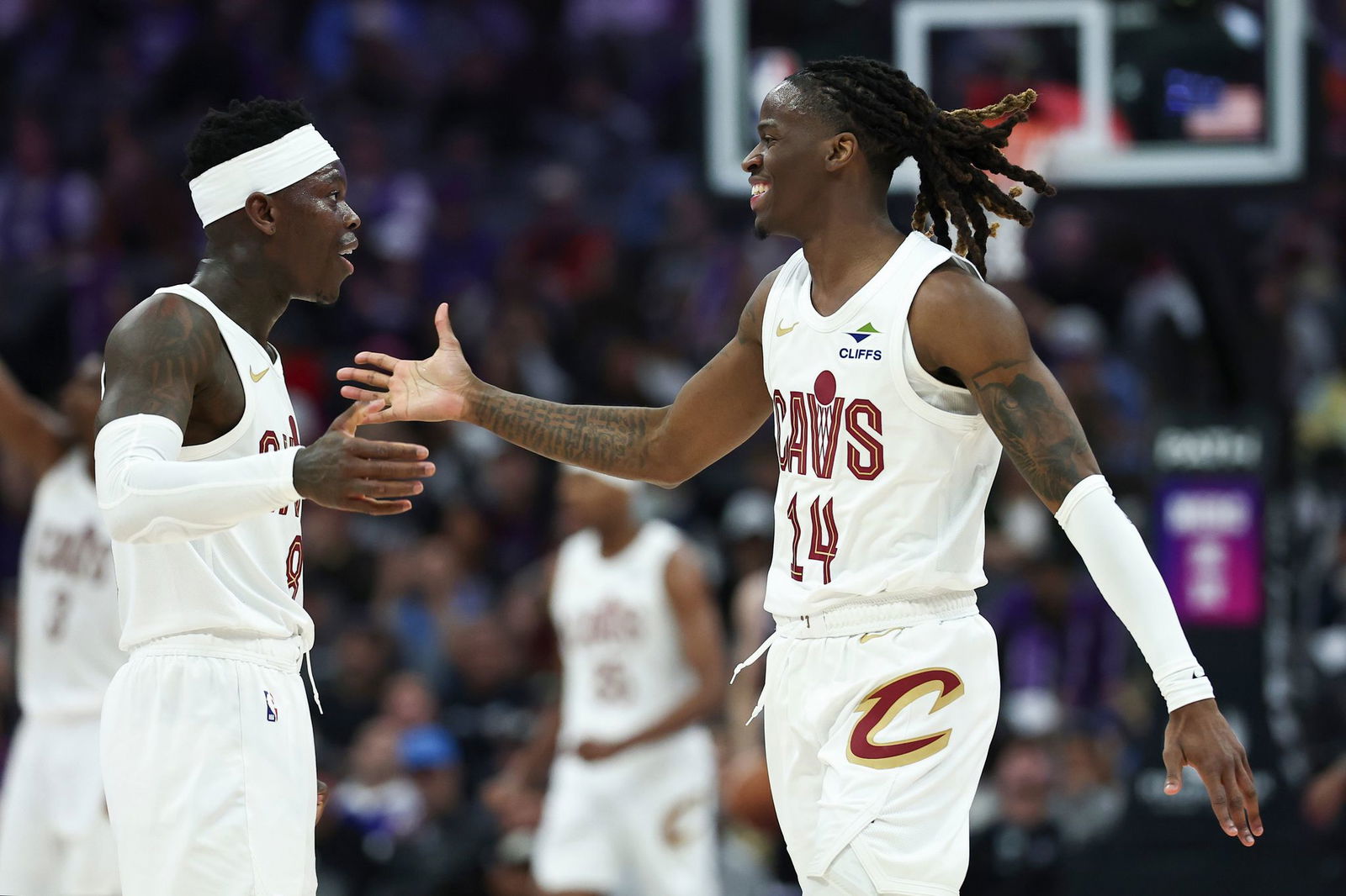 Beim deutlichen Erfolg gegen die Brooklyn Nets steuerte Dennis Schröder (l) für die Cleveland Cavaliers zwölf Punkte bei. (Archivbild)