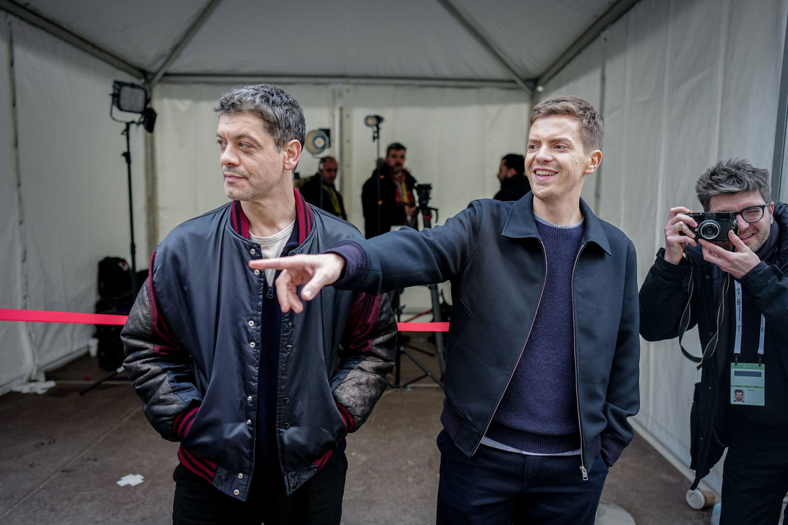 Carlo Ljubek (l) und Ferdinand Hofer (r) haben auf der Münchner Sicherheitskonferenz eine neue «Tatort»-Folge gedreht.