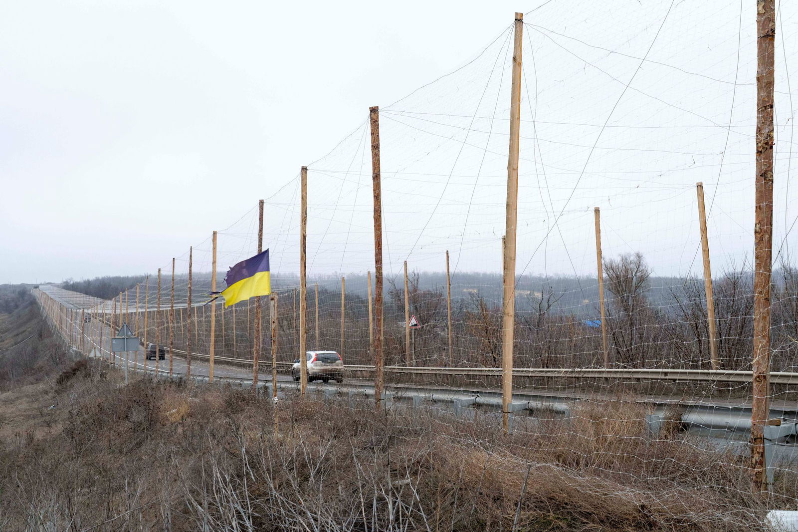 Anti-Drohnen-Netze werden für die Sicherung des ukrainischen Nachschubs selbst Dutzende Kilometer von der Front entfernt immer wichtiger. (Archivbild)