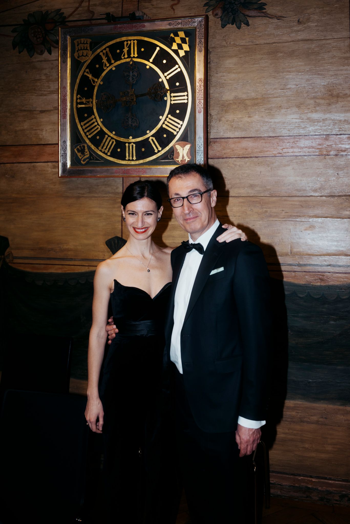 Arm in Arm und nun auch verheiratet durchs Leben. 