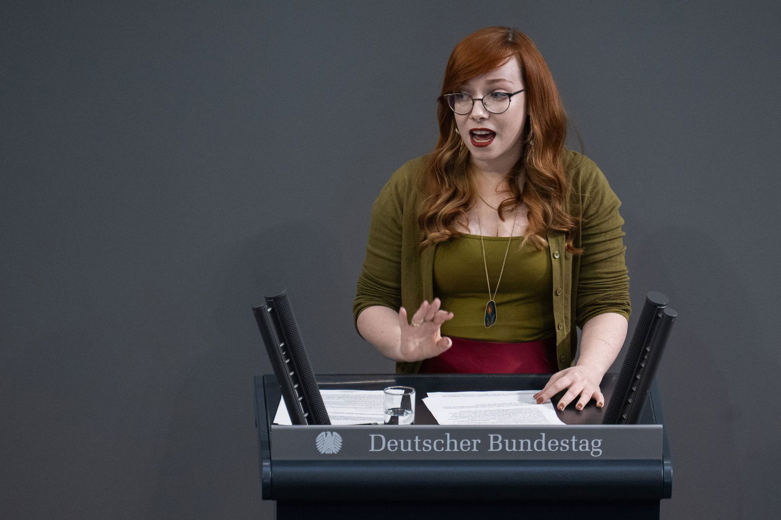 Die Linken-Abgeordnete Kathrin Gebel spricht über Gewalt gegen Frauen und dabei auch über ein eigenes Erlebnis. 