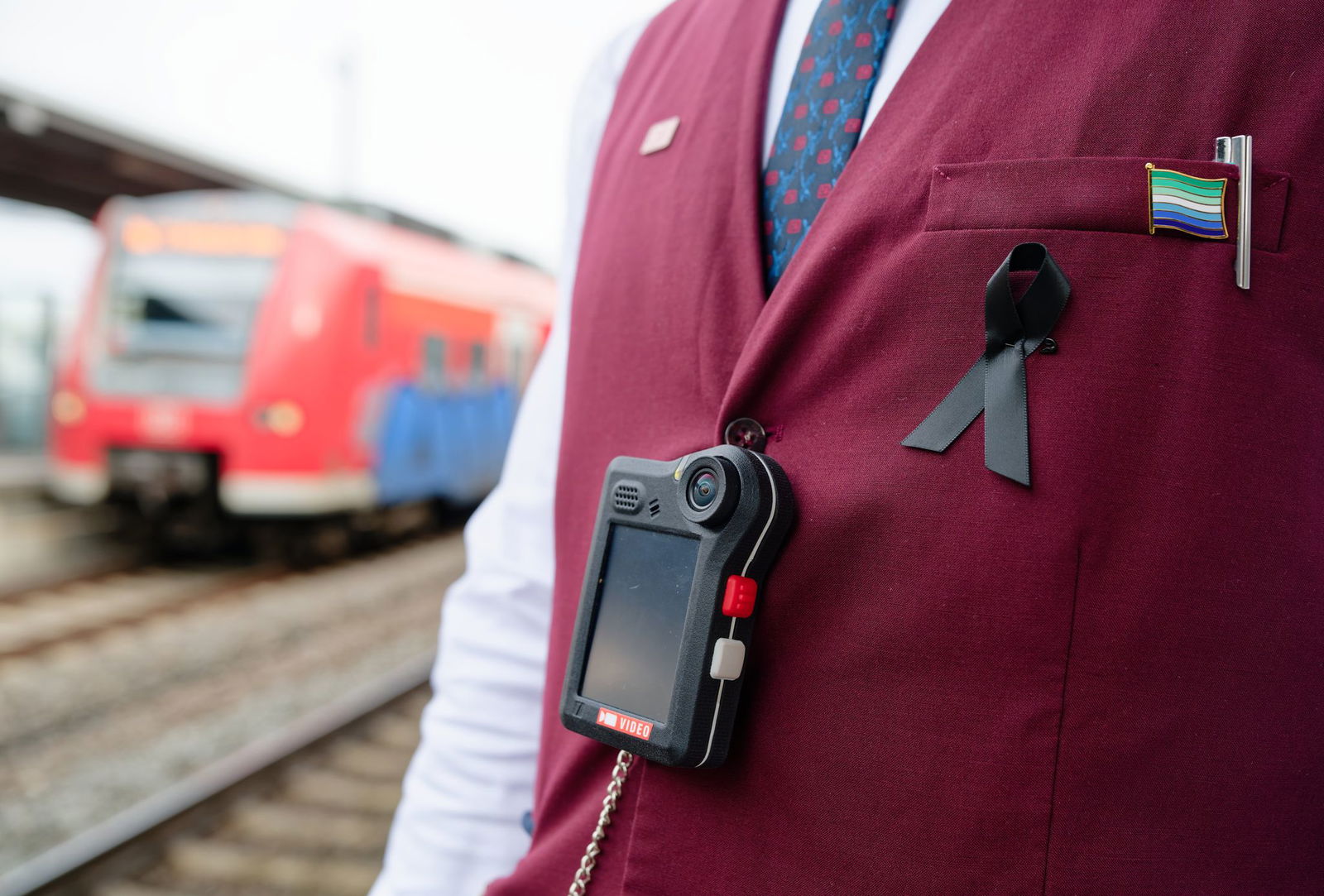 Dass noch in diesem Jahr Bodycams auch im Fernverkehr eingesetzt werden sollen, findet Ausbilderin Morasch nachvollziehbar.