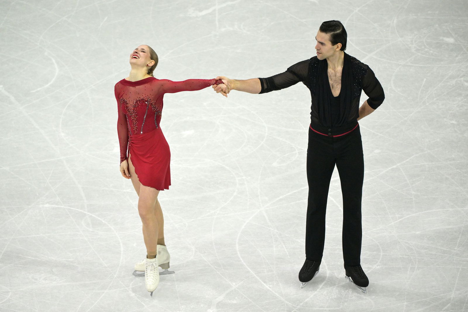 Starke Vorstellung: Minerva Hase und Nikita Volodin liegen nach dem Kurzprogramm in Führung.