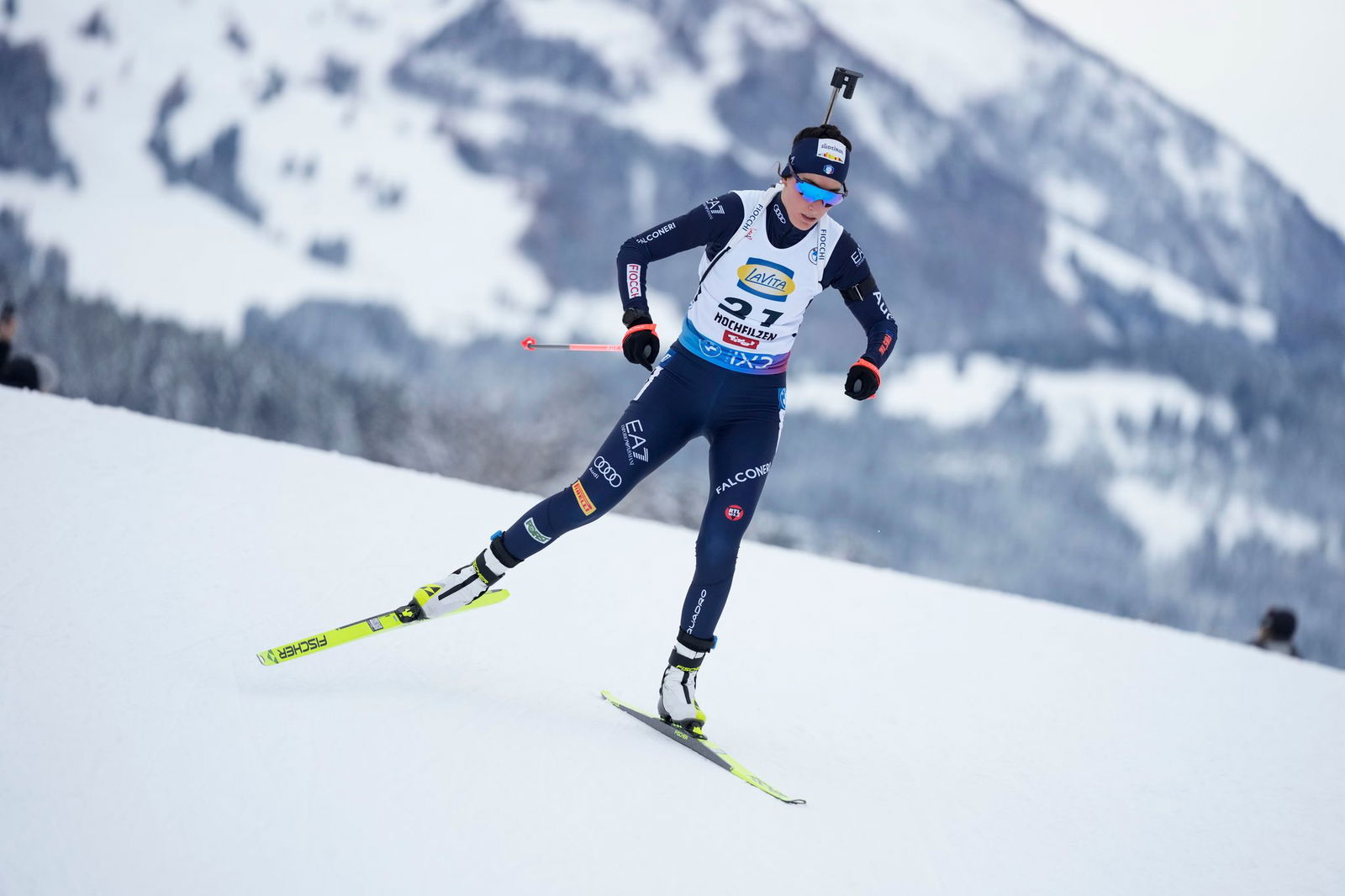 Die italienische Biathletin Rebecca Passler auf der Strecke.