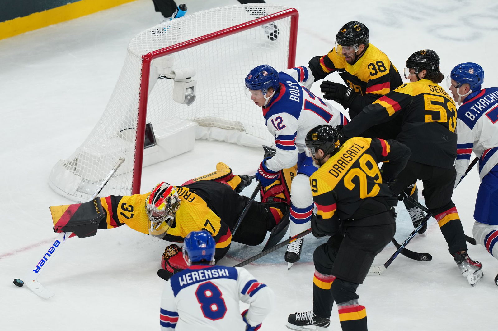 Grubauer-Vertreter Maximilian Franzreb konnte die Niederlage auch nicht verhindern