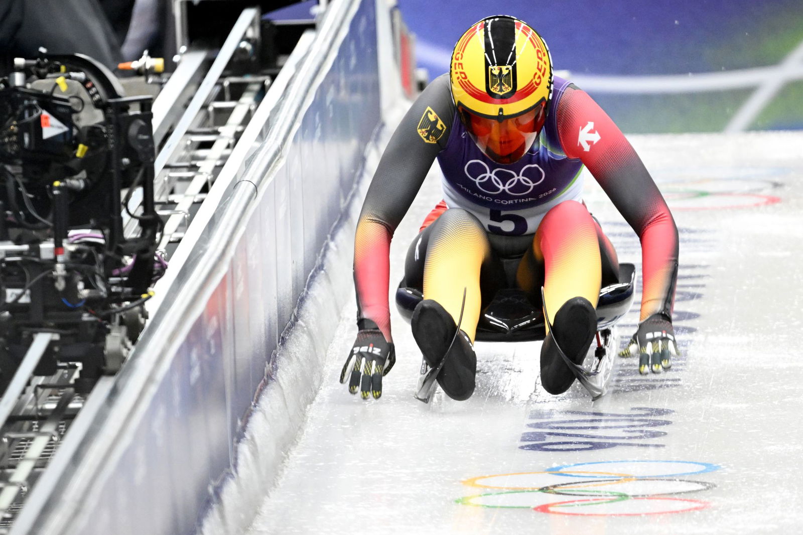 Rodlerin Merle Fräbel liegt nach zwei Läufen auf dem zweiten Platz.