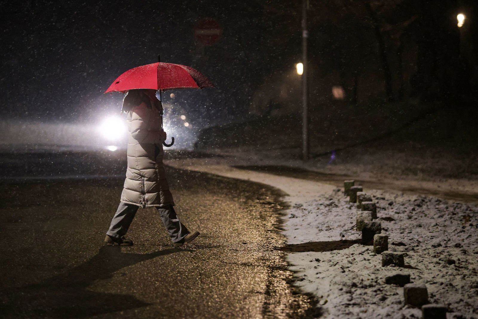 Am Wochenende wird es im Südwesten wieder ungemütlich: Erst regnet es, dann kommt Schnee dazu. (Archivbild)