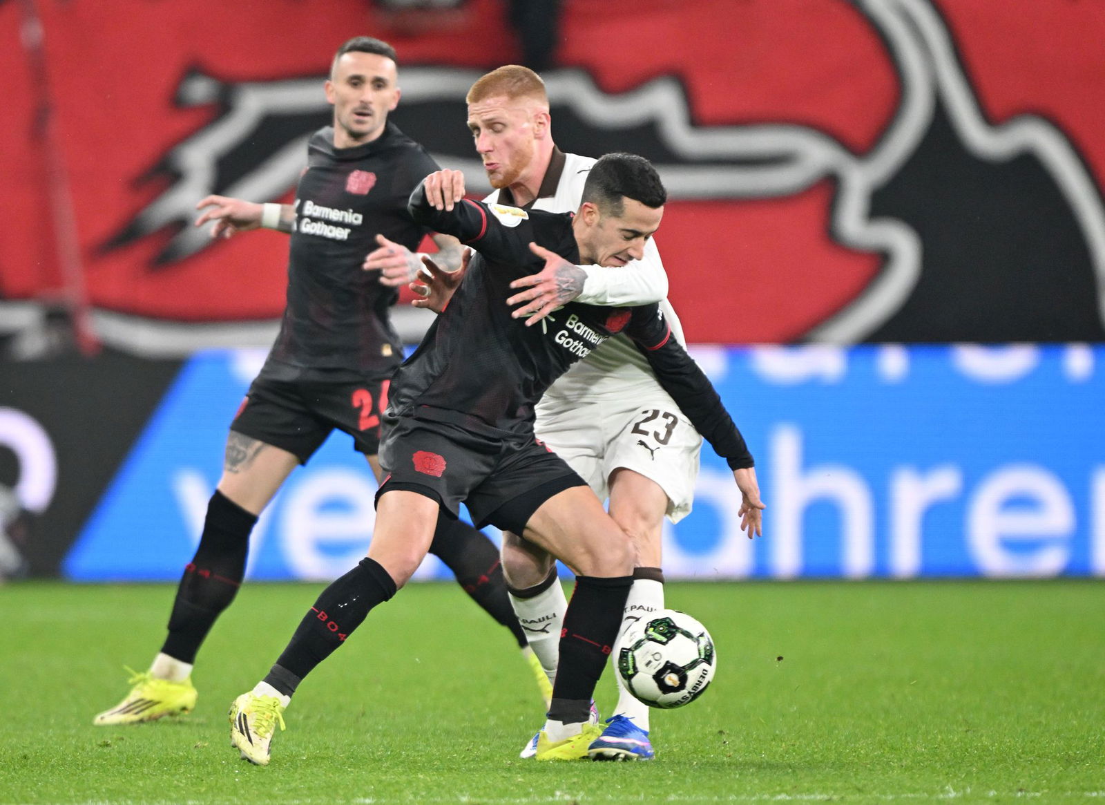 Außenseiter St. Pauli machte es Bayer Leverkusen nicht leicht. 