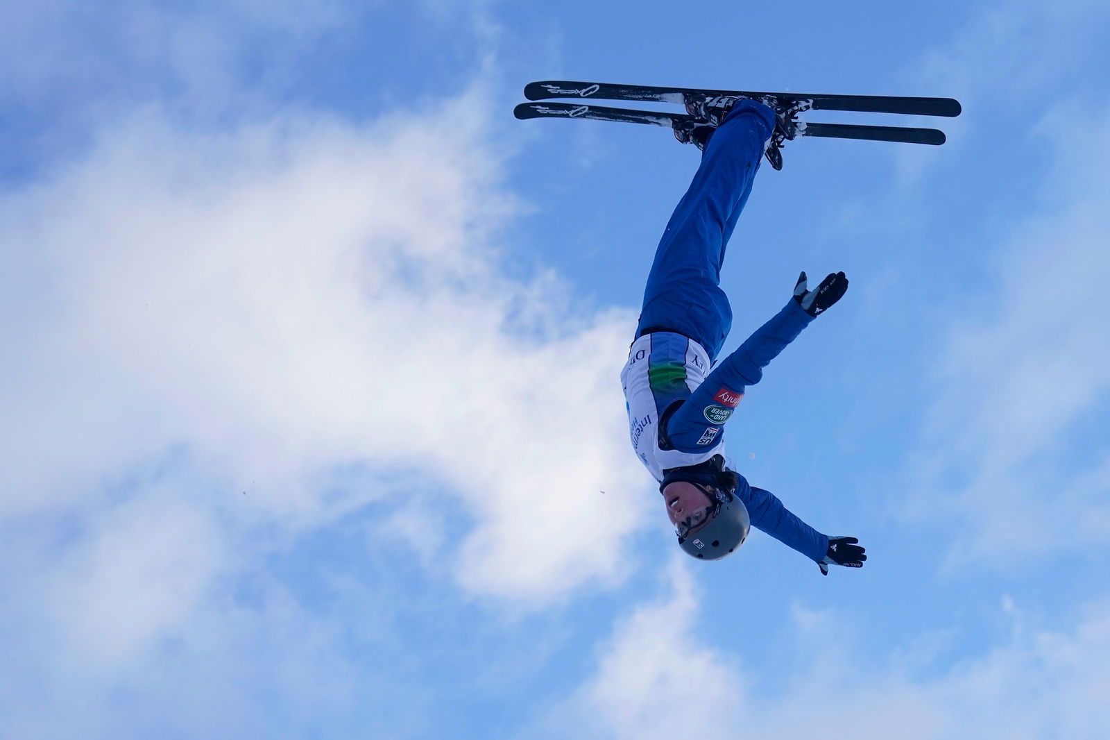 Akrobatisch in der Luft: Emma Weiß. (Archivbild)