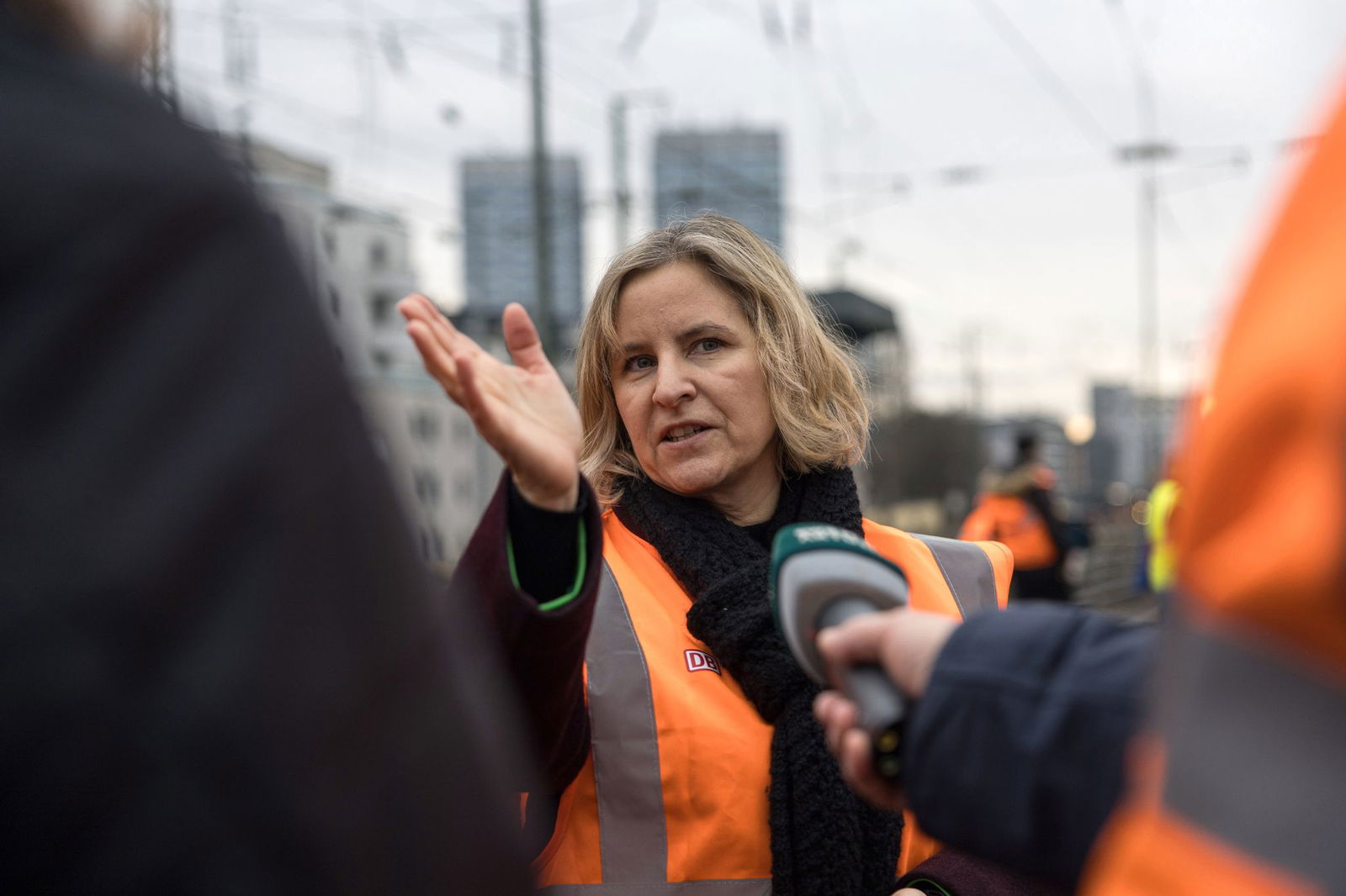 Der Bahn-Gipfel in Berlin habe die richtigen Weichen gestellt, erklärt Mobilitätsministerin Katrin Eder (Grüne). (Archivbild)
