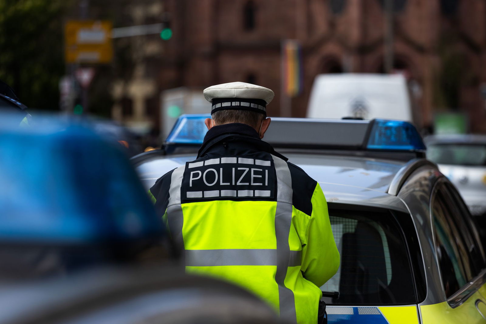 Die betrunkene Fahrerin musste die Beamten aufs Polizeirevier begleiten. (Symbolbild)