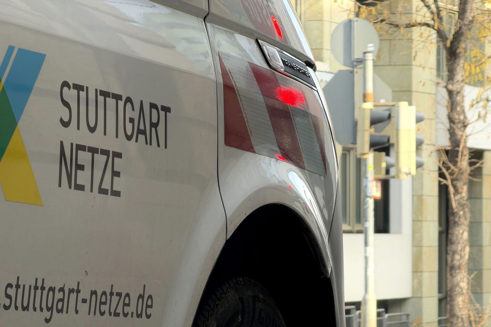Nach Angaben des Netzbetreibers Stuttgart Netze war ein Spannungsabfall im Hochspannungsbereich Grund für den Ausfall.