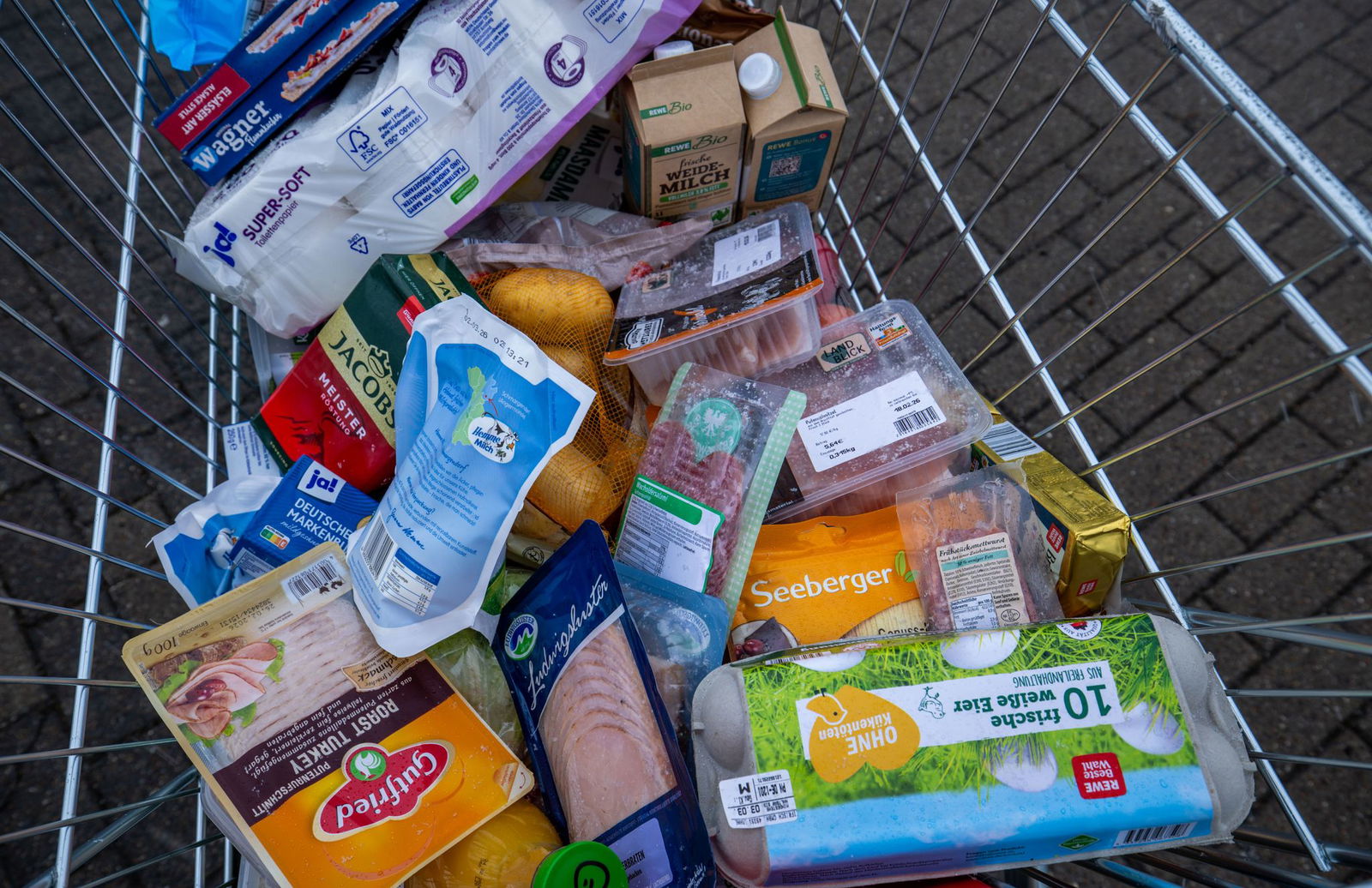 Nahrungsmittel wurden im Schnitt teurer, die Energiekosten dafür etwas geringer. (Symbolbild)