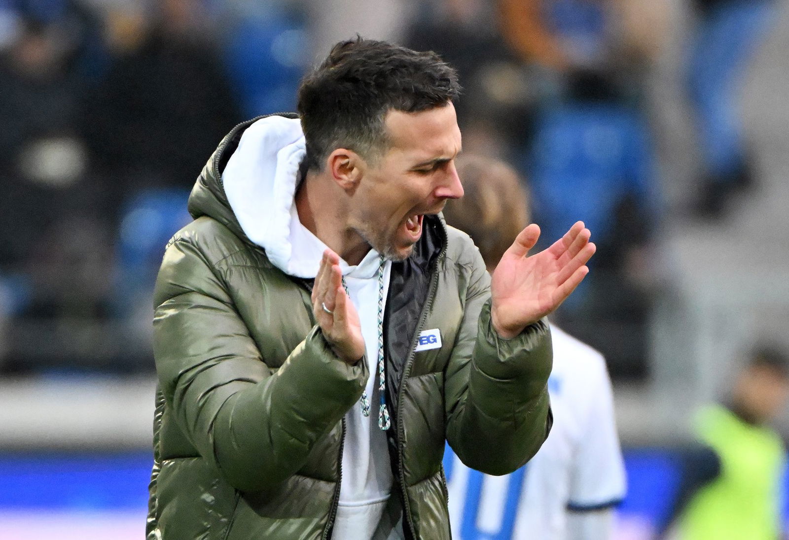 KSC-Trainer Eichner fordert vor dem Spiel beim 1. FC Nürnberg am Freitag mehr Haltung und Selbstbewusstsein von seinen Spielern. (Archivbild)