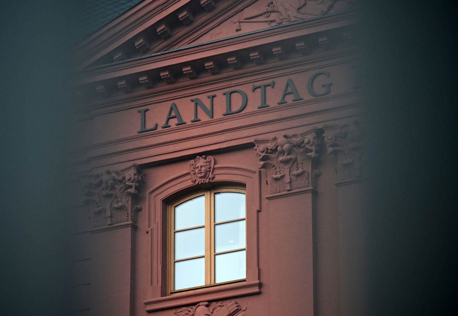 Bei der Beschäftigung von Mitarbeitern in Fraktionen und bei Abgeordneten gelten bestimmte Vorschriften. (Archivbild)