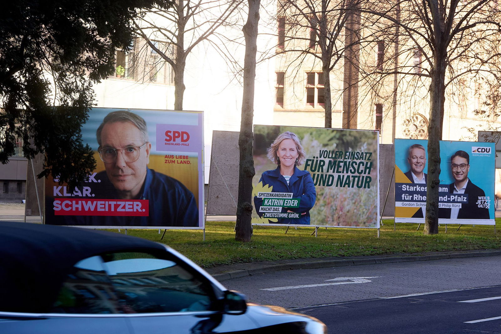 Großplakate als Vorboten der Landtagswahl sind längst aufgestellt im Land. (Archivfoto)