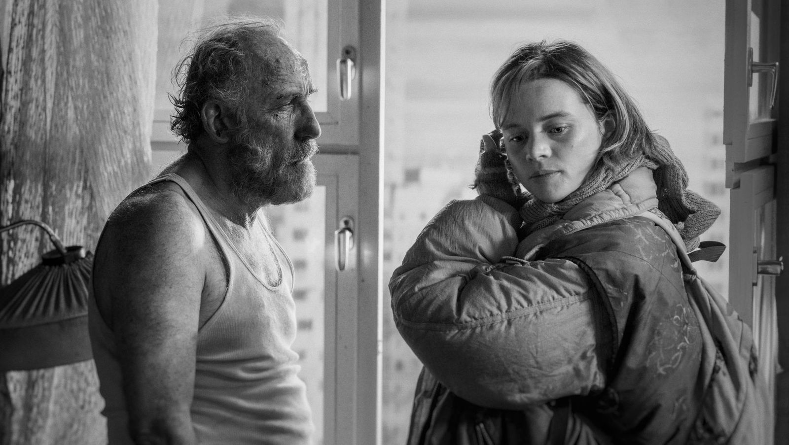 Karl Markovics und Luna Wedler in einer Szene des Films «Sie glauben an Engel, Herr Drowak?».