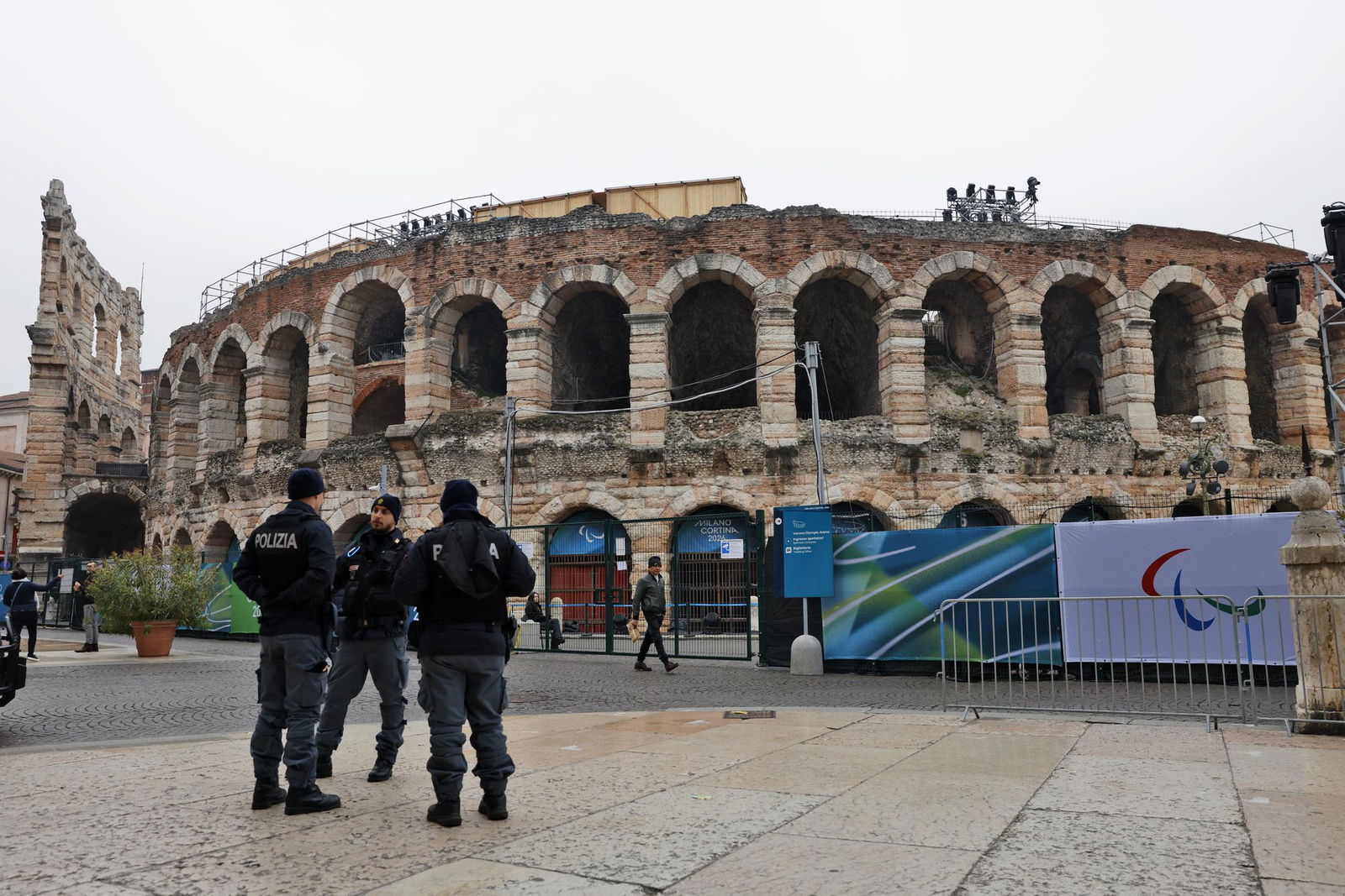 Die Eröffnungsfeier findet ohne Athleten als Fahnenträger in Verona statt. 