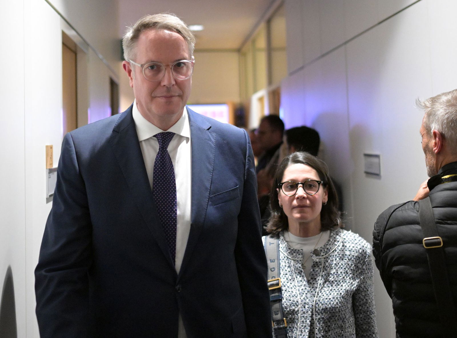 Schweitzer am Abend der Wahlniederlage in Rheinland-Pfalz an der Seite seiner Frau. 