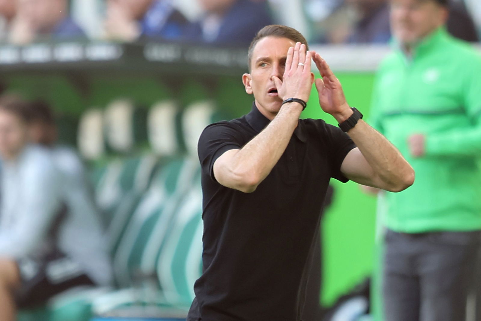 Wolfsburgs Trainer Daniel Bauer muss um seinen Job bangen.