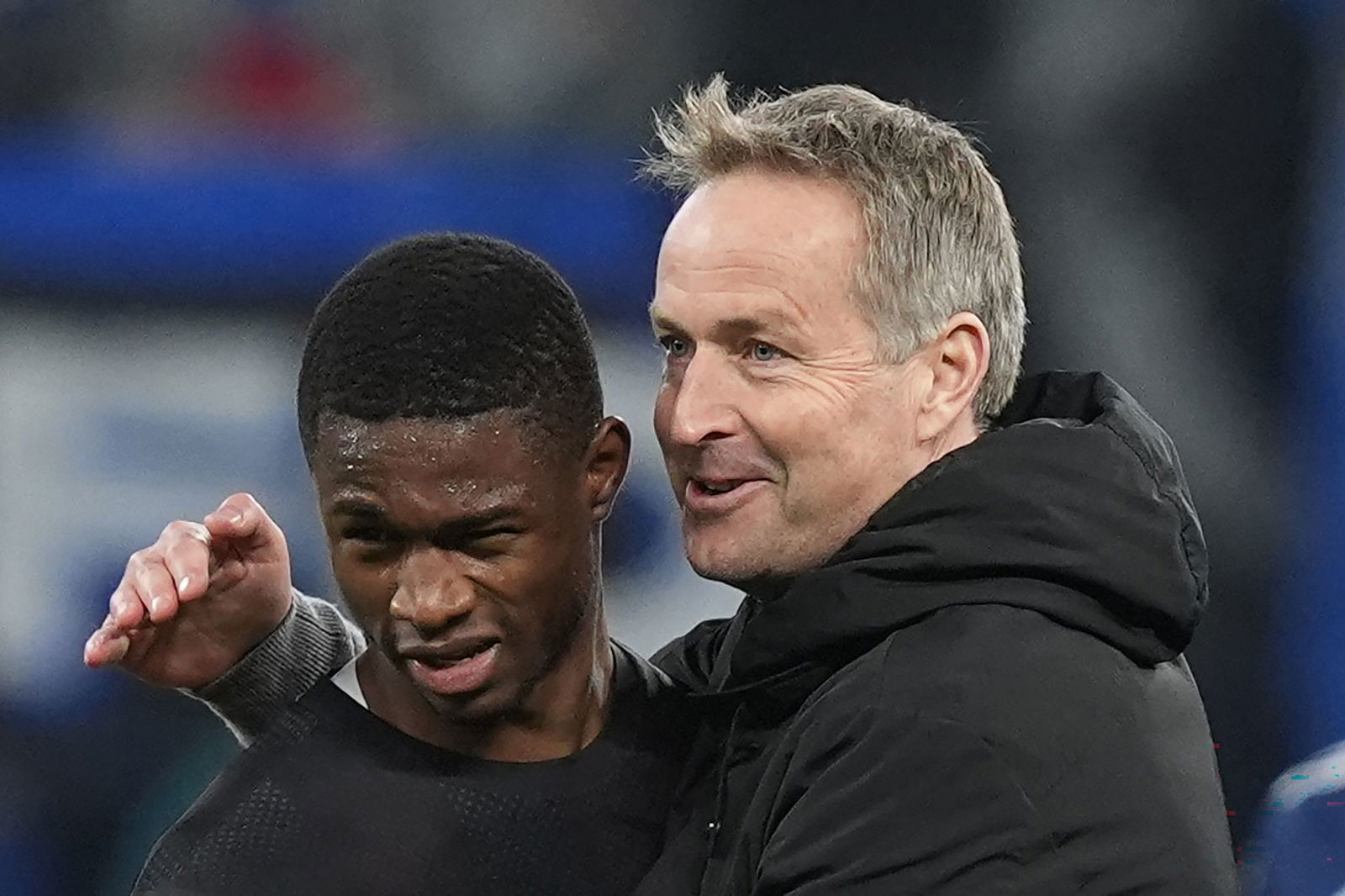 Weil Torjäger Patrik Schick auszufallen droht, setzt Trainer Kasper Hjulmand (rechts) vielleicht wieder auf den erst 19 Jahre alten Mittelstürmer Christian Kofane (links).