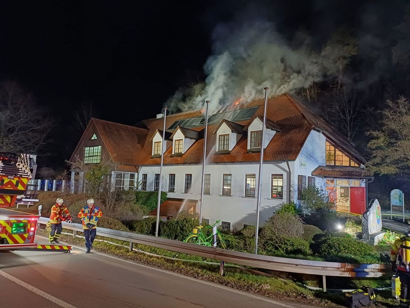 Bei dem Brand entstand ein Schaden von geschätzt 300.000 Euro.