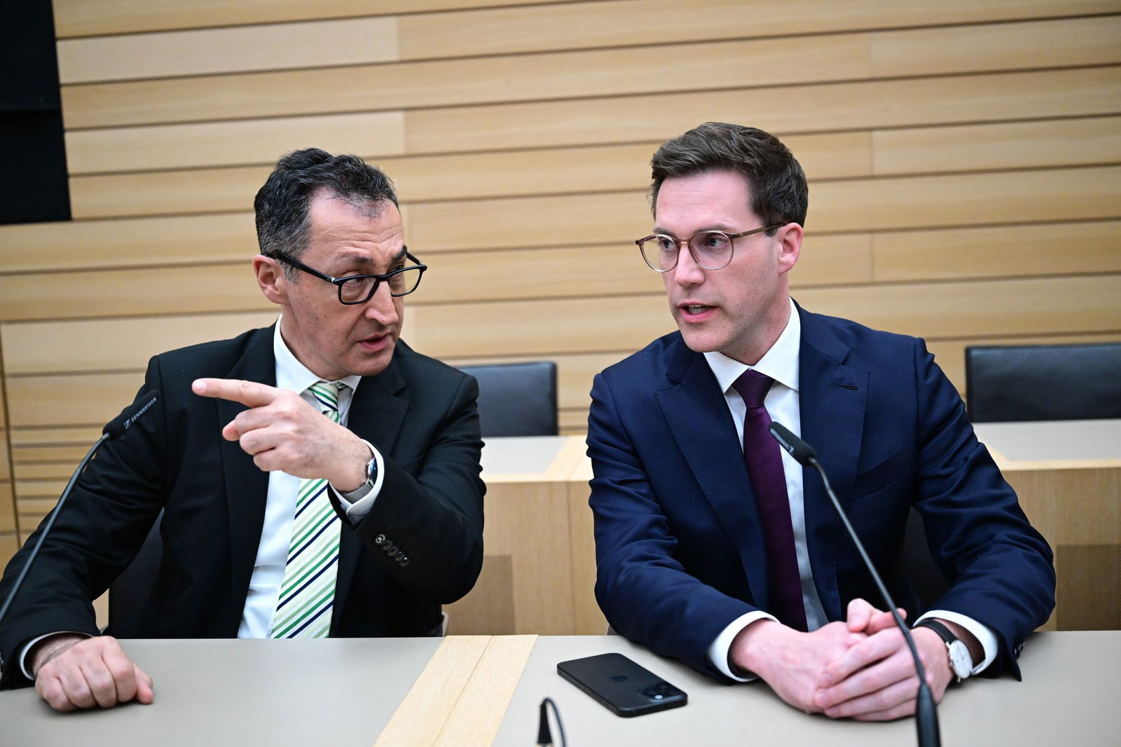 Ein gutes Verhältnis, wie es ihre Vorgänger hatten, müssen sich Cem Özdemir und Manuel Hagel aus Sicht der Verhandlungsexperten erst noch erarbeiten. (Archivbild)