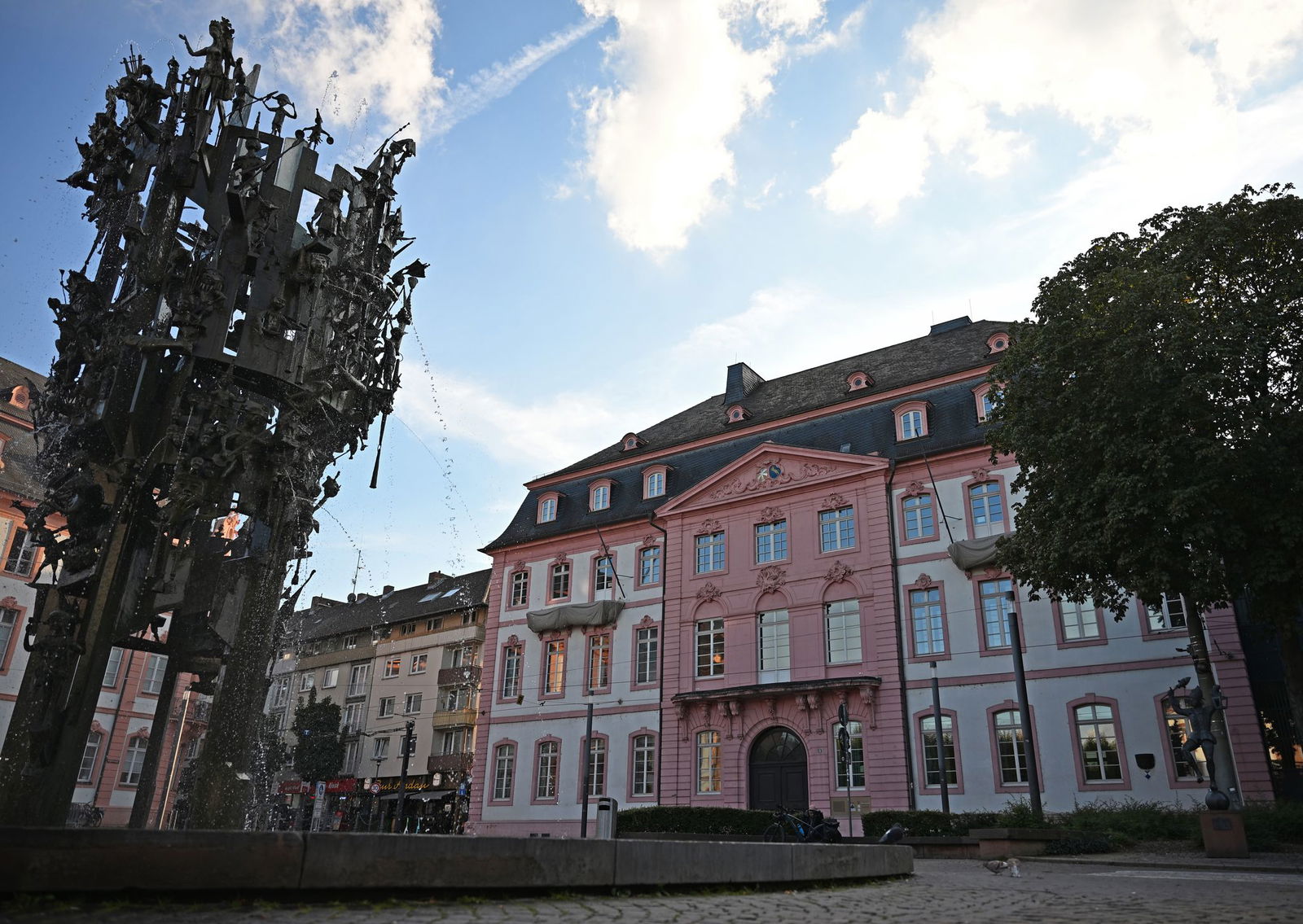 Das Innenministerium in Mainz verweist auf die zentrale Rolle, die Parteien im Verfassungsgefüge zukommt. (Archivfoto)