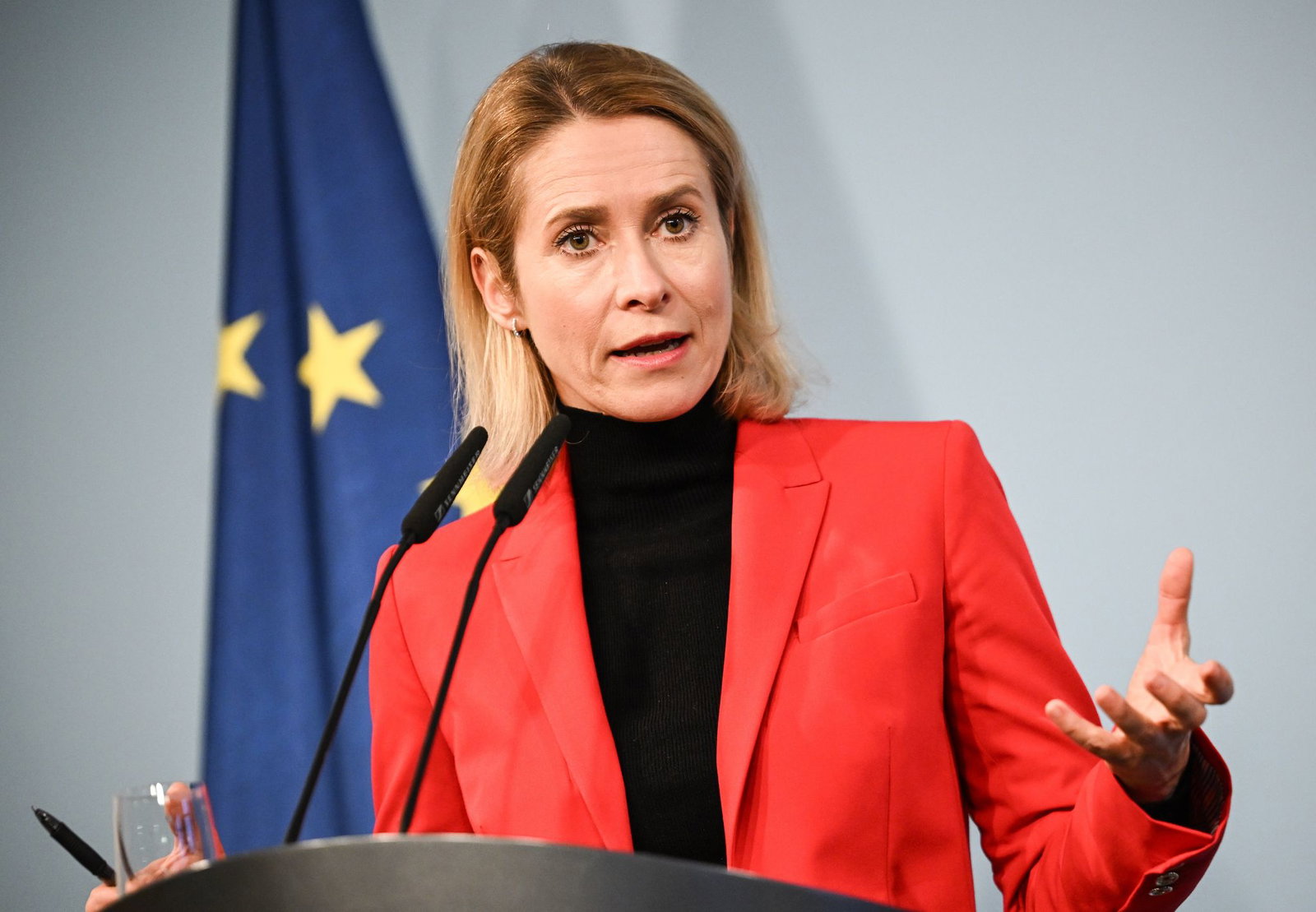 Die Verabschiedung des entsprechenden Gesetzes durch das israelische Parlament stelle einen schwerwiegenden Rückschritt gegenüber der bisherigen Praxis dar, teilte die EU-Außenbeauftragte Kaja Kallas mit. 