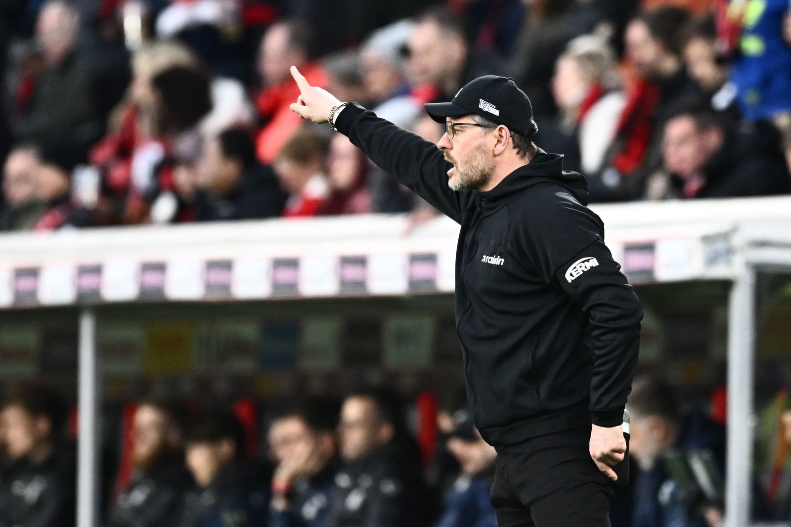 Wie gewohnt trieb Steffen Baumgart sein Team immer wieder an.