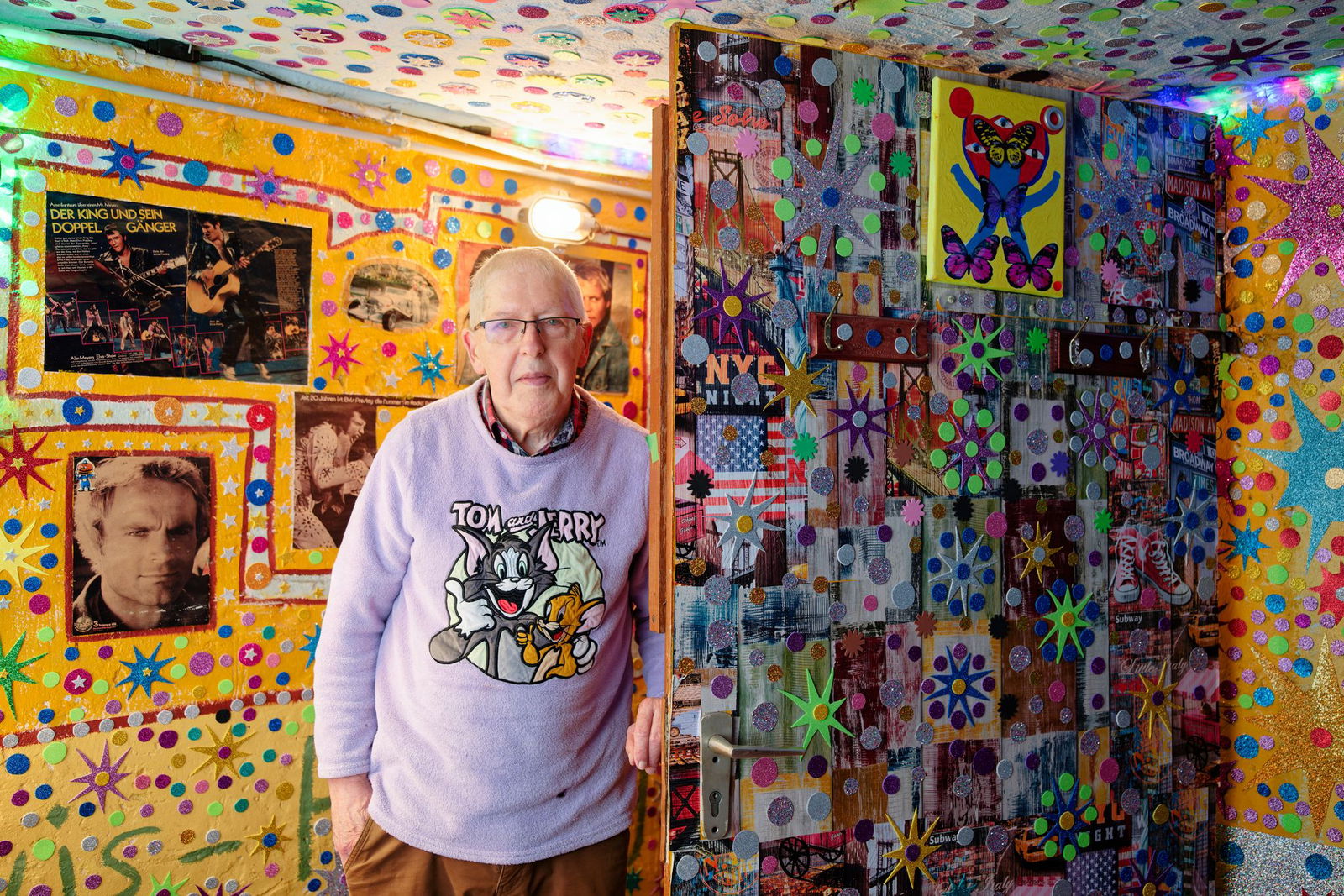 Seit mehr als 80 Jahren lebt Willi Streily im selben Viertel – und verwandelt seine Räume in ein privates Gesamtkunstwerk.