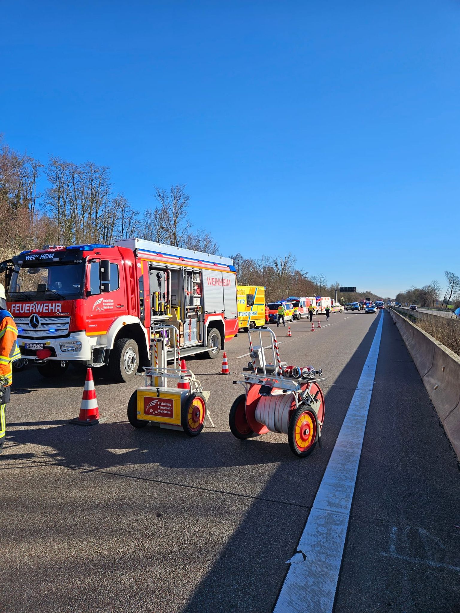 Ein Autofahrer verstarb noch an der Unfallstelle. 
