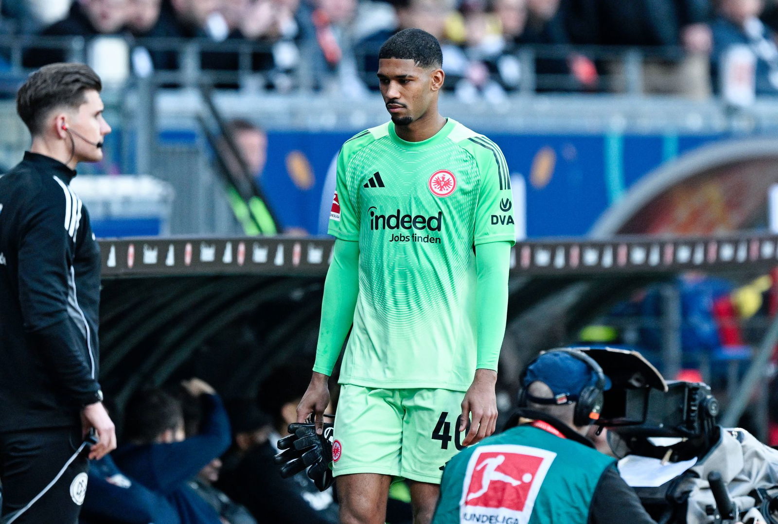 Eintracht Frankfurts Torwart Kauã Santos musste gegen den SC Freiburg früh ausgewechselt werden.