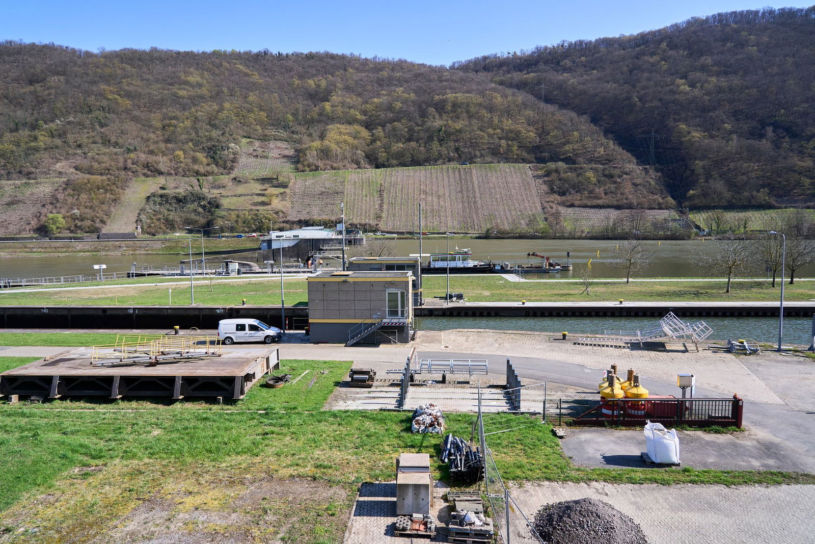 Das Verkehrssystem ist dem Experten zufolge gut überwacht, jedoch anfällig für natürliche Einflüsse wie Hochwasser oder Eis.