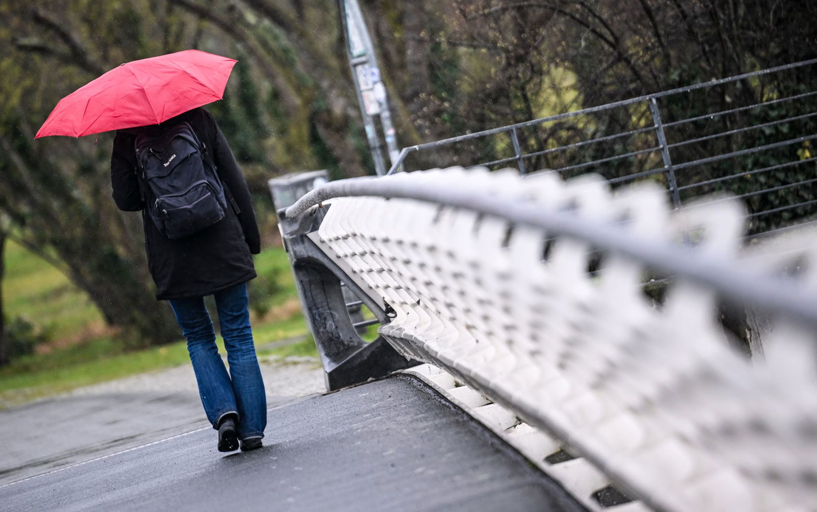 Demnächst sollte der Schirm wieder dabei sein. (Symbolbild)