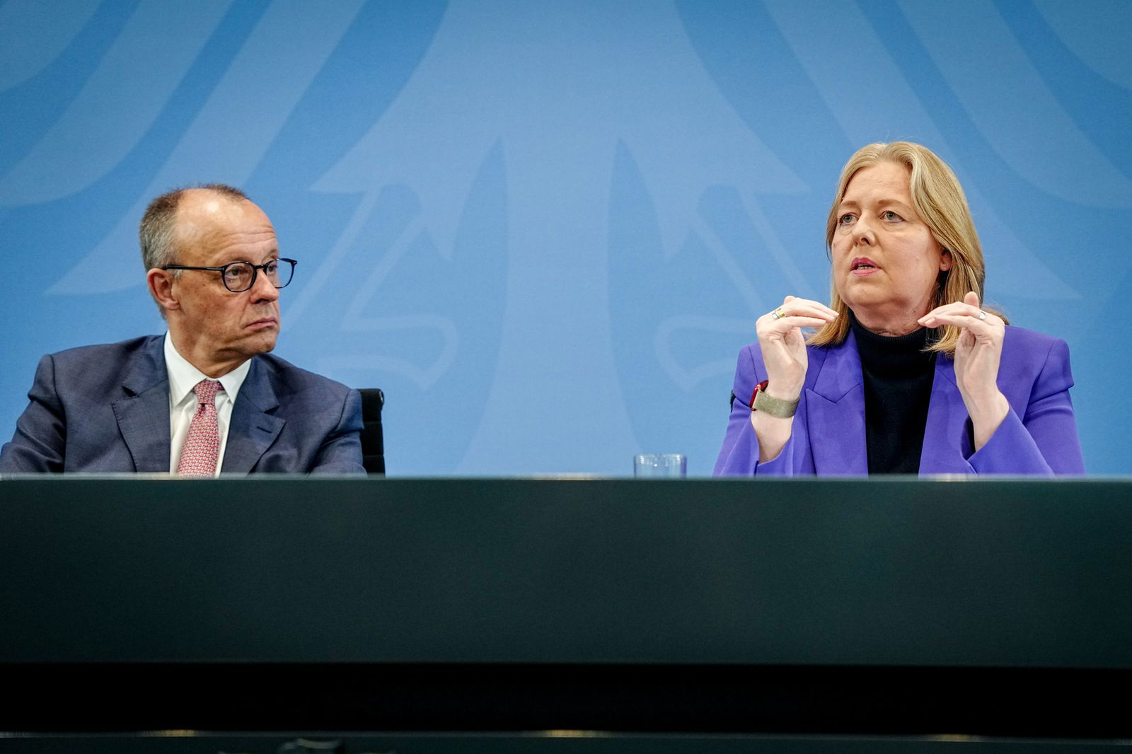 Arbeitsministerin Bärbel Bas (SPD) - hier mit Kanzler Friedrich Merz (CDU) - hatte die Reform nach den Koalitionsvorgaben vorgelegt. (Archivbild)