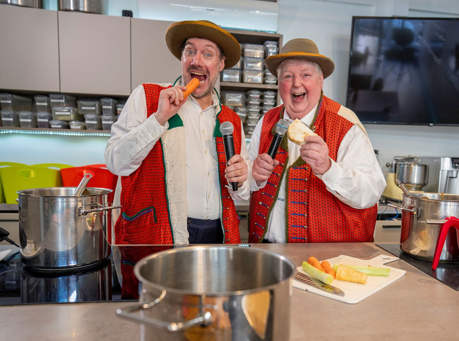 Die Idee für gemeinsame Auftritte hatten der «Wildecker Herzbube» Wolfgang Schwalm und Fernsehkoch Mirko Reeh bei gemeinsamen Telefonanten.