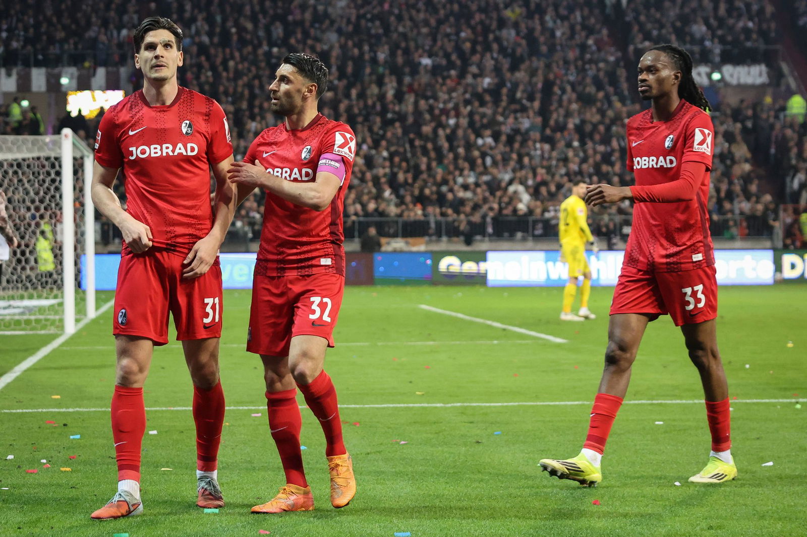 Igor Matanovic (l) traf doppelt für den SC Freiburg.